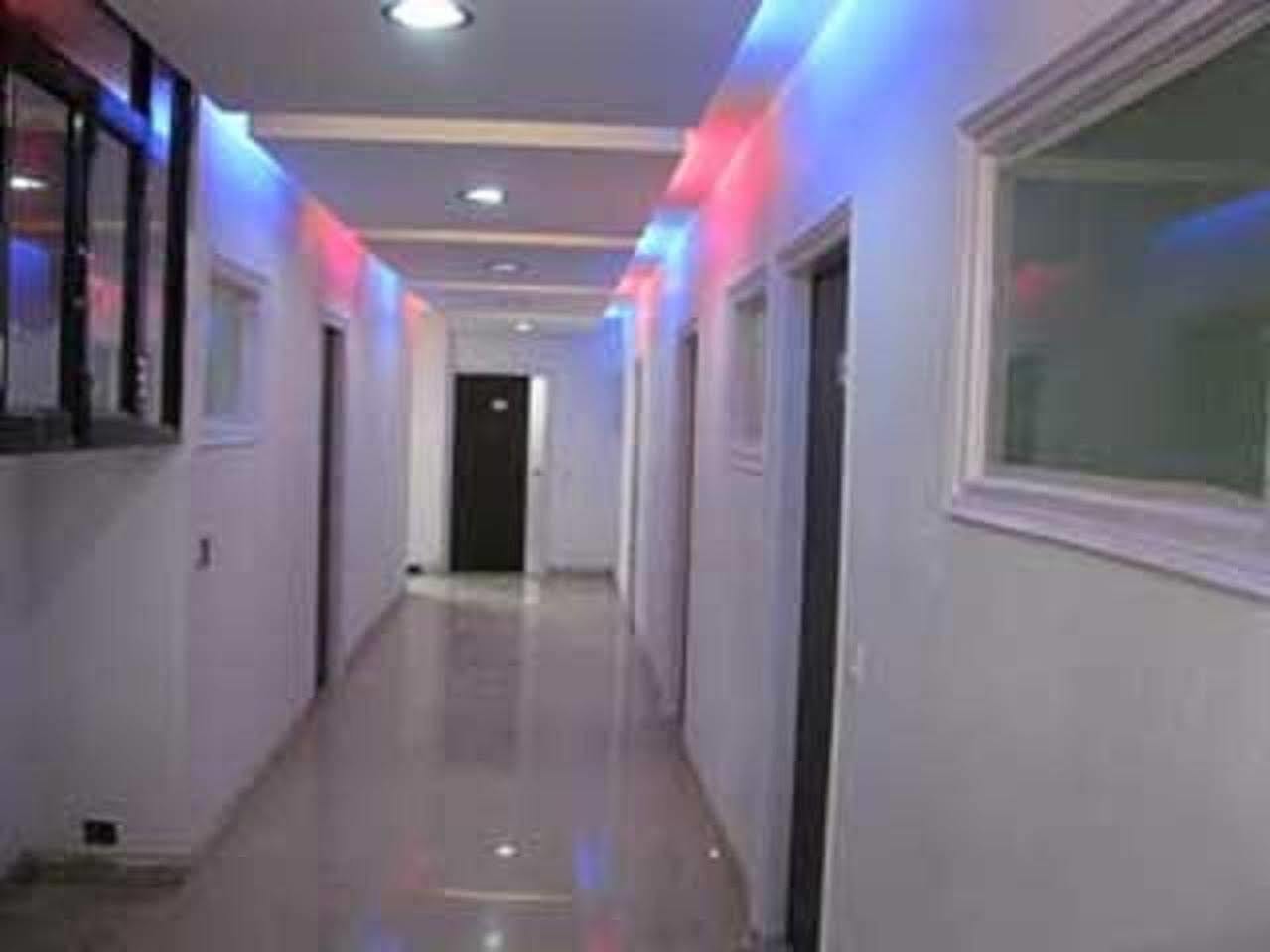 Airport Hotel Ambrosia Nowe Delhi Zewnętrze zdjęcie